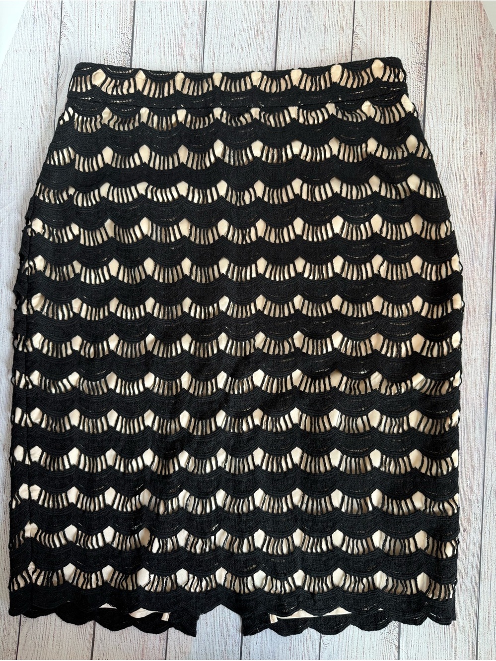 KATE SPADE Black And Cream Scalloped Lace Pencil Skirt 12